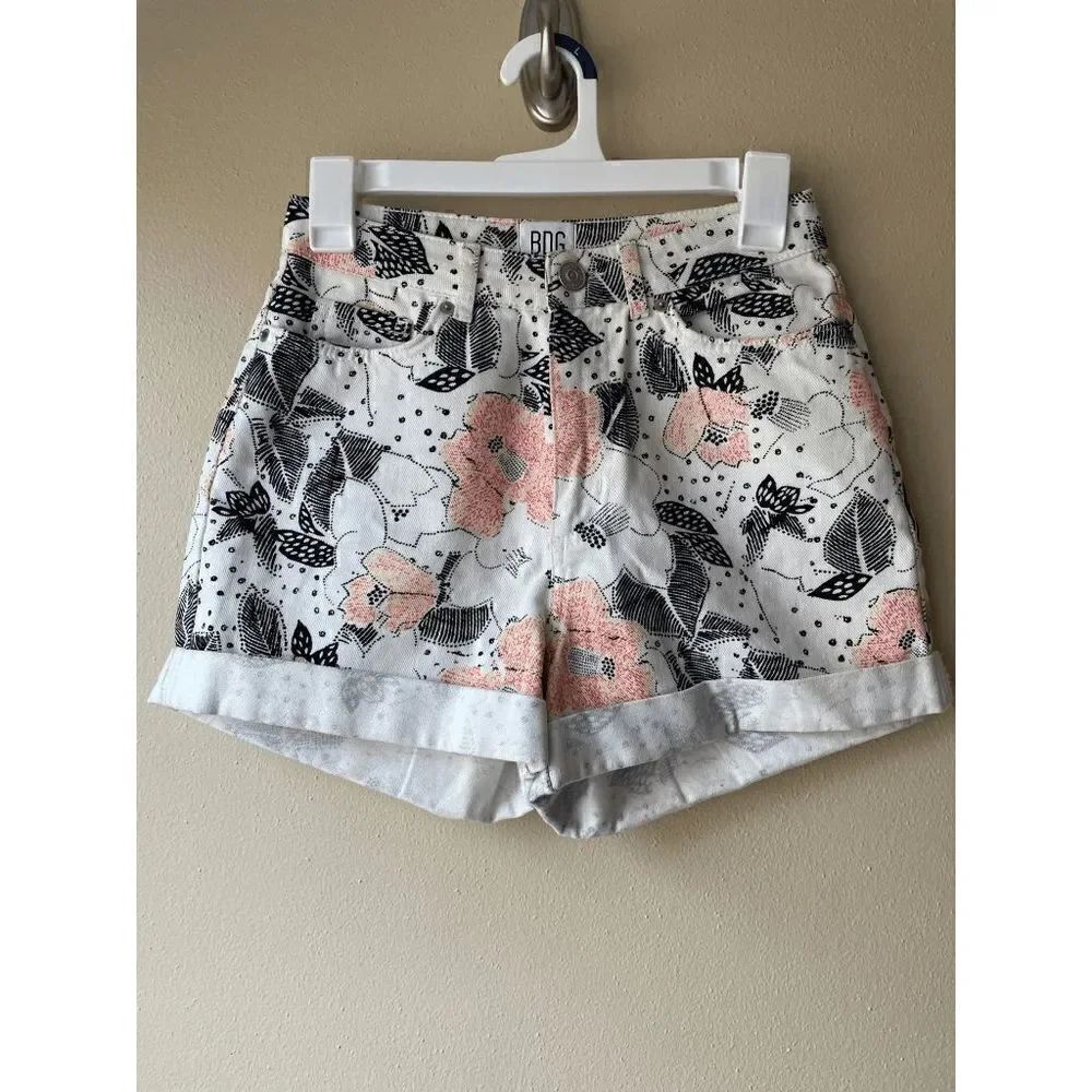 BDG White Floral Mom High Waisted Shorts Women's Size 25